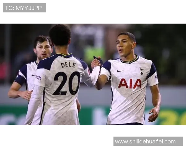 足总杯激战利物浦与巴萨握手言和帽子戏法引发争议判罚风波